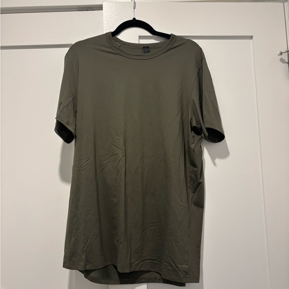 NWOT - Lululemon Men’s Athletic Green Short Sleeve Tee